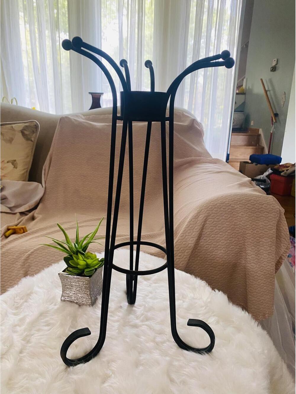 Black Metal Glass Ball Stand